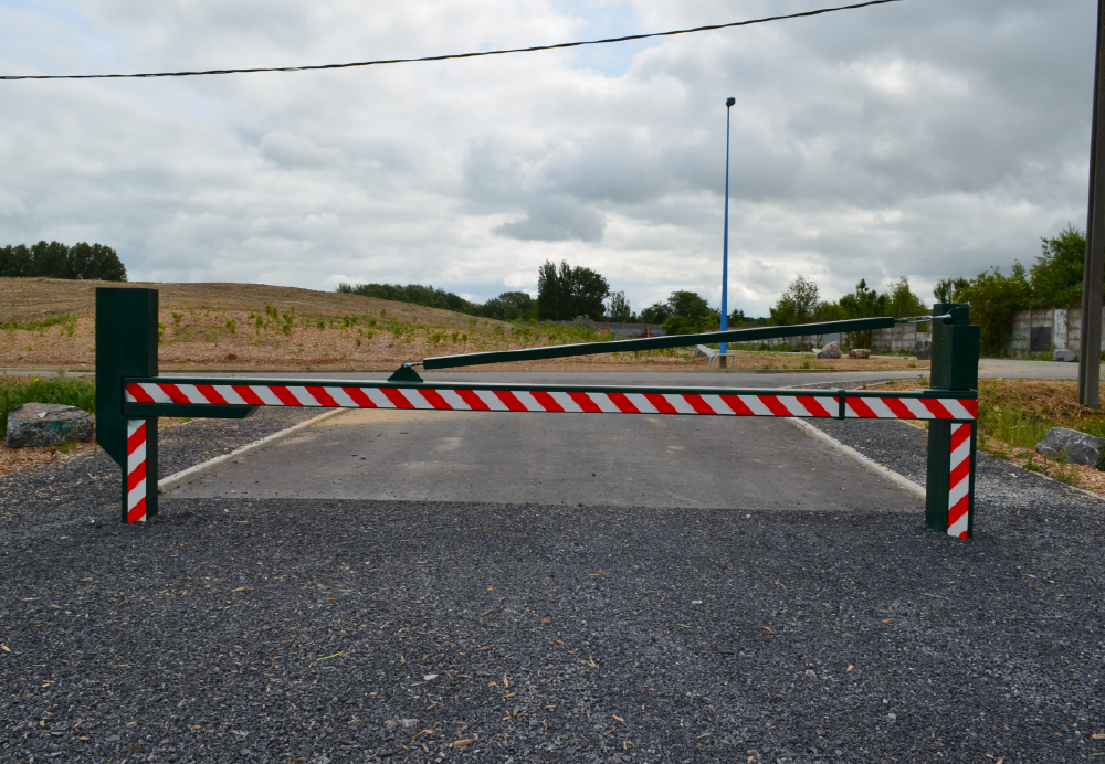 Barrière-articulée-autonome-Cerbère-stoppass