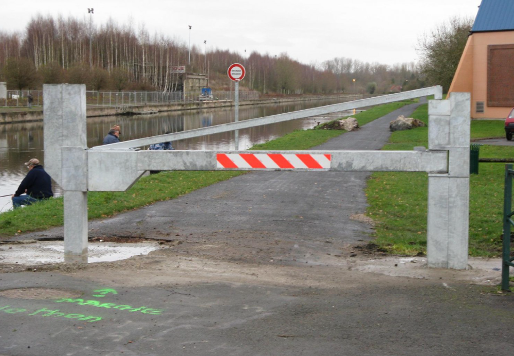 Barrière-articulée-autonome-Cerbère-stoppass