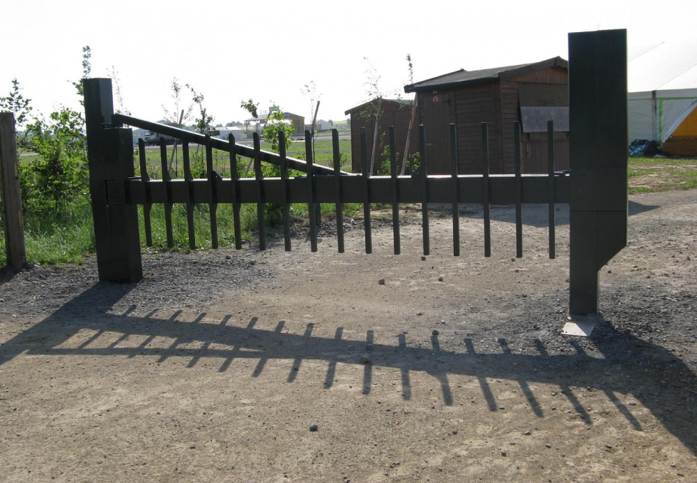 Barrière-articulée-autonome-Cerbère-stoppass