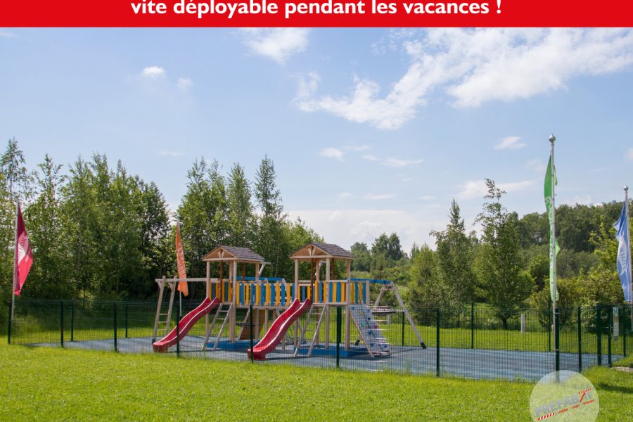 aire de jeux temporaire sécurisée pour l'été et laisser les enfants jouer